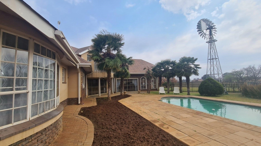 5 Bedroom Property for Sale in Wilgeboom A H North West